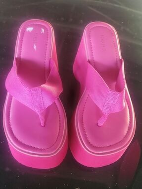 Forever 21 Hot Pink Platform Flip Flop Sandals